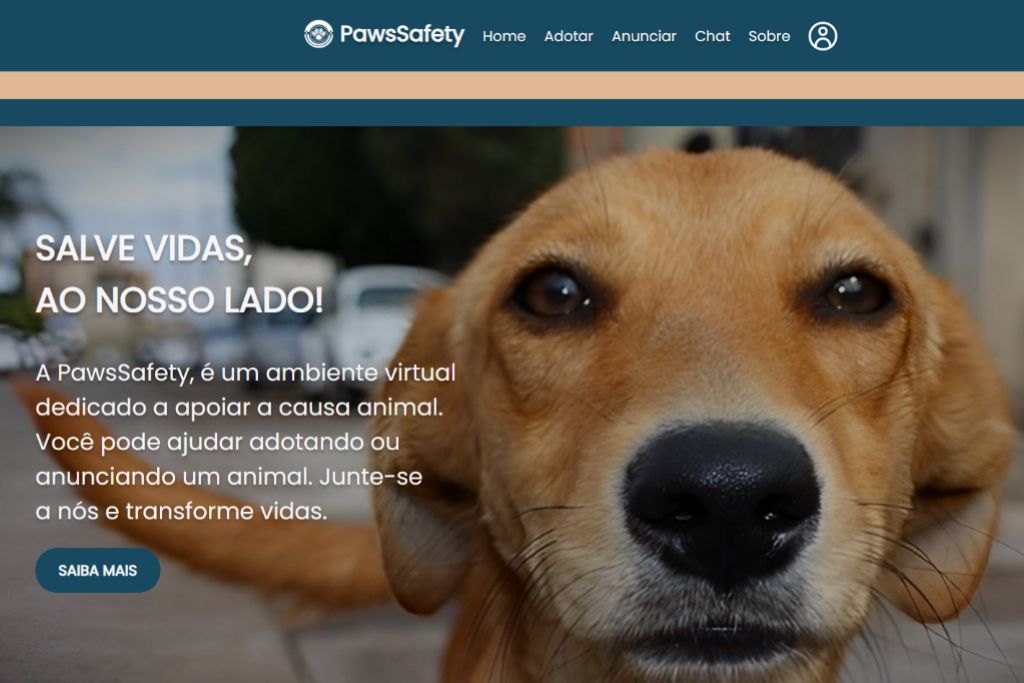 Interface de sistema web exibida em notebook